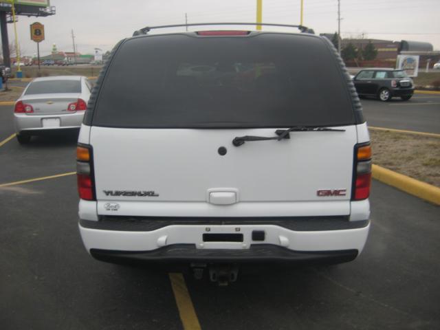 GMC Yukon XL 2004 photo 4
