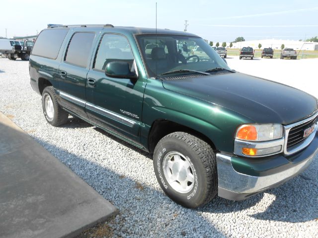 GMC Yukon XL 2004 photo 3