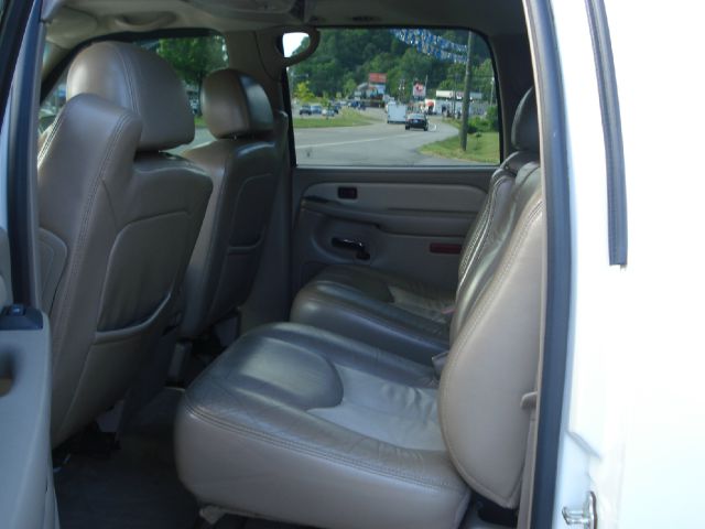 GMC Yukon XL EX Sedan 4D SUV