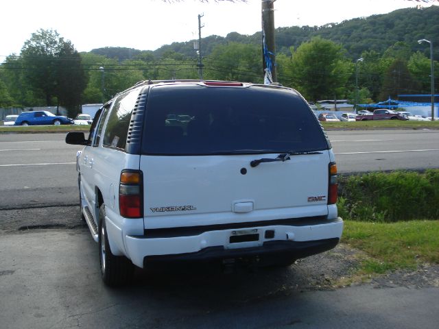 GMC Yukon XL 2004 photo 1