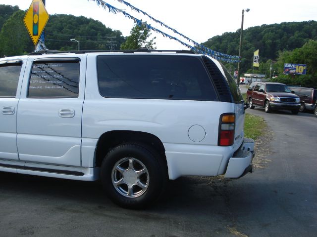 GMC Yukon XL 2004 photo 4