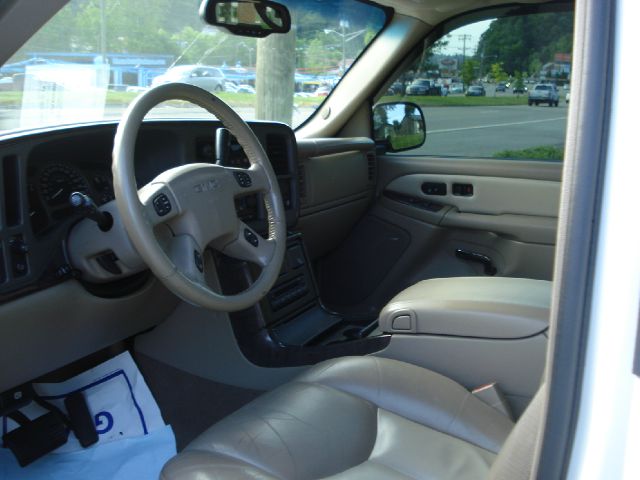 GMC Yukon XL 2004 photo 6