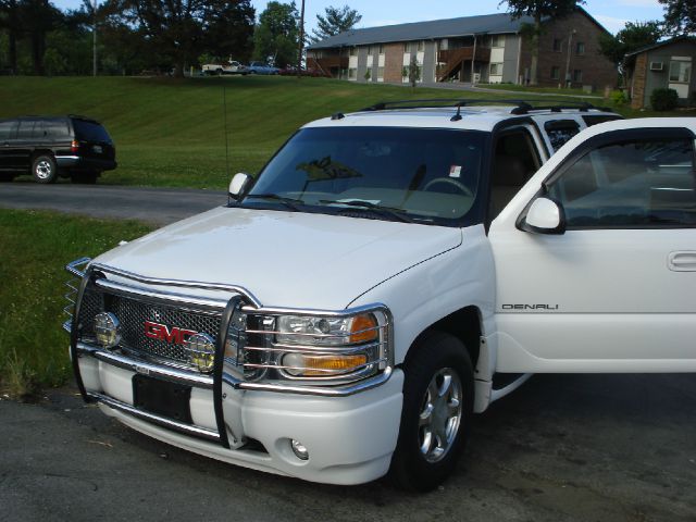 GMC Yukon XL 2004 photo 7
