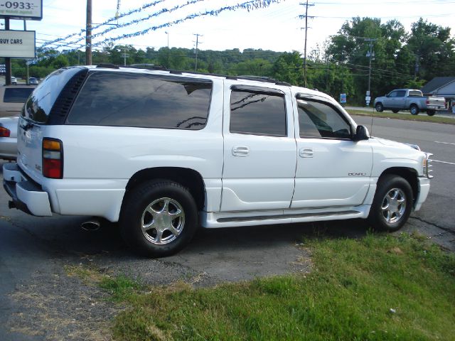 GMC Yukon XL 2004 photo 8