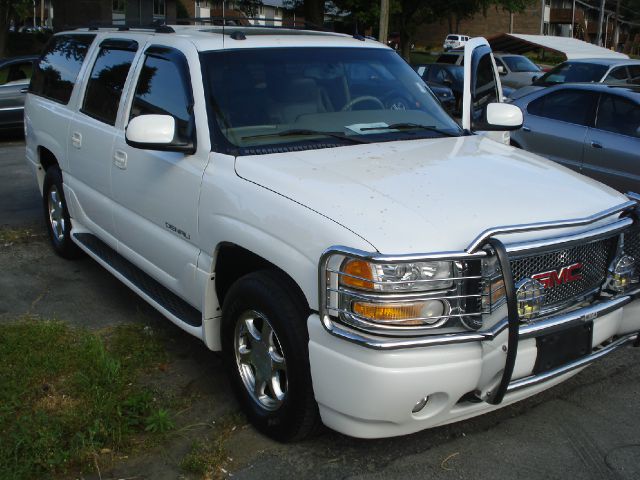 GMC Yukon XL 2004 photo 9