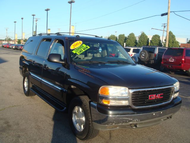 GMC Yukon XL 2004 photo 2