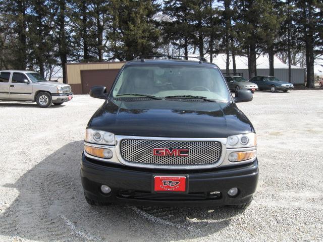 GMC Yukon XL 2004 photo 3