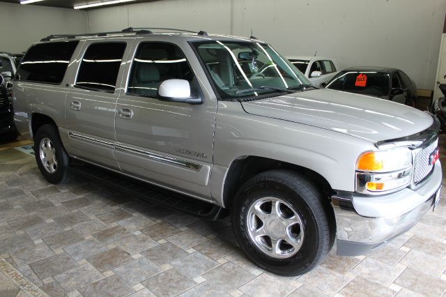 GMC Yukon XL 2004 photo 2