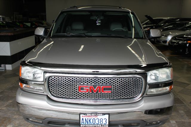 GMC Yukon XL 2004 photo 3