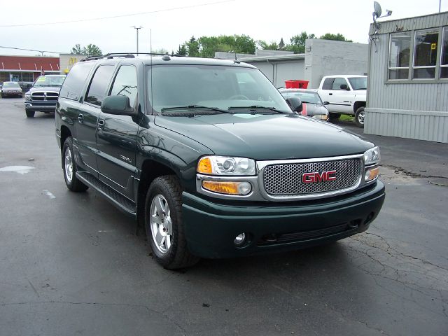 GMC Yukon XL 2004 photo 2