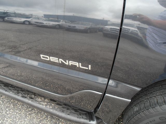 GMC Yukon XL 2004 photo 1