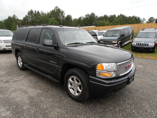 GMC Yukon XL 2004 photo 2