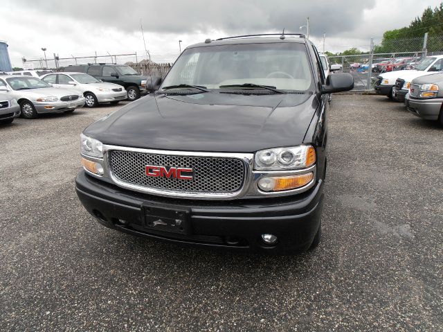 GMC Yukon XL 2004 photo 3