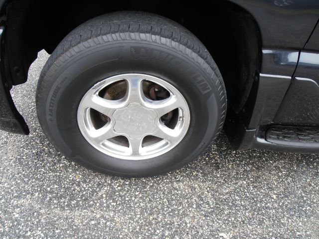 GMC Yukon XL 2004 photo 7