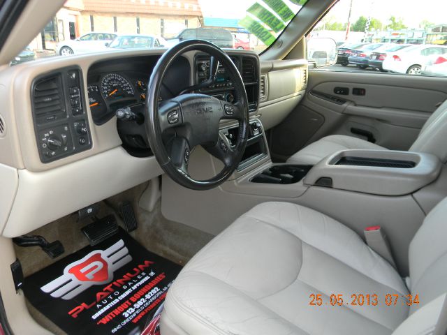 GMC Yukon XL 2004 photo 11