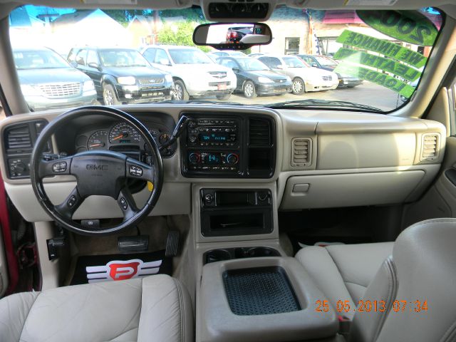 GMC Yukon XL 2004 photo 16
