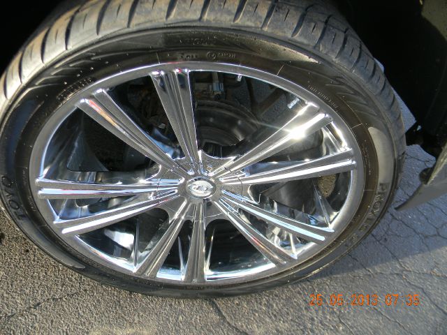 GMC Yukon XL 2004 photo 2