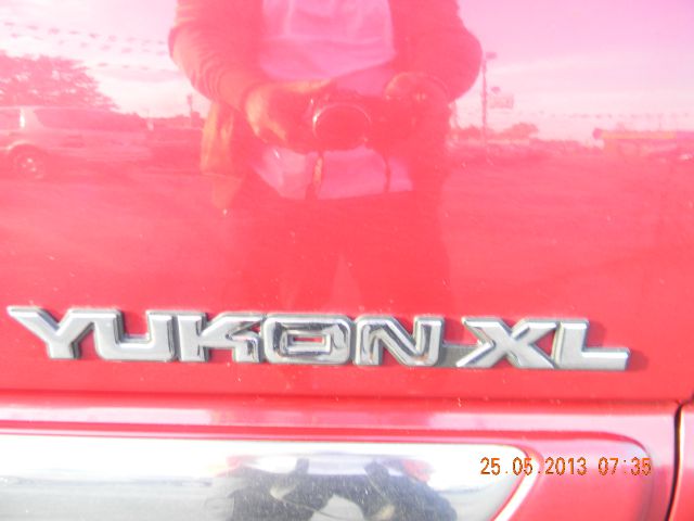 GMC Yukon XL 2004 photo 5