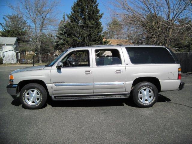 GMC Yukon XL 2004 photo 2
