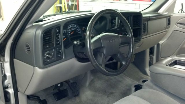 GMC Yukon XL 2004 photo 13