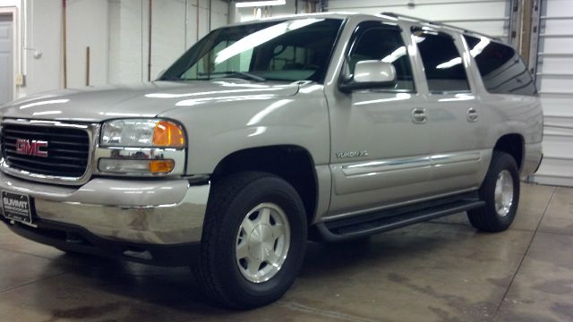 GMC Yukon XL 2004 photo 16