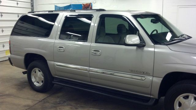 GMC Yukon XL 2004 photo 17