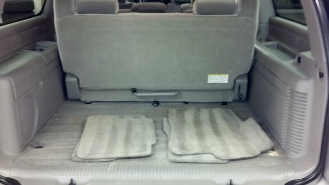 GMC Yukon XL 2004 photo 2