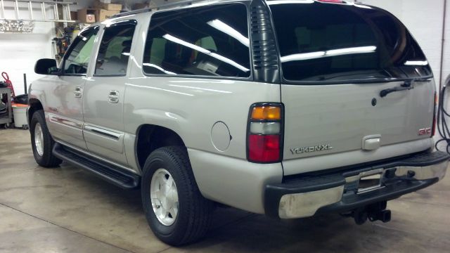GMC Yukon XL 2004 photo 8