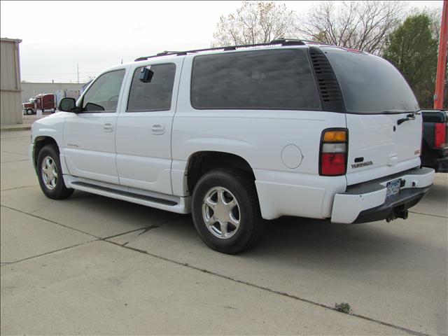 GMC Yukon XL 2004 photo 2