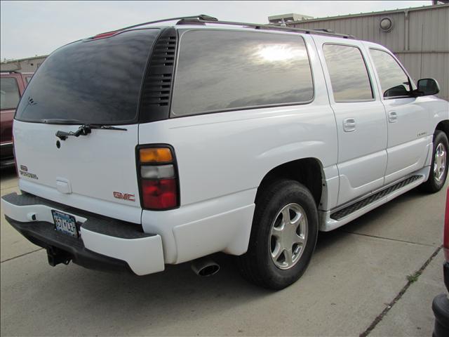 GMC Yukon XL 2004 photo 3