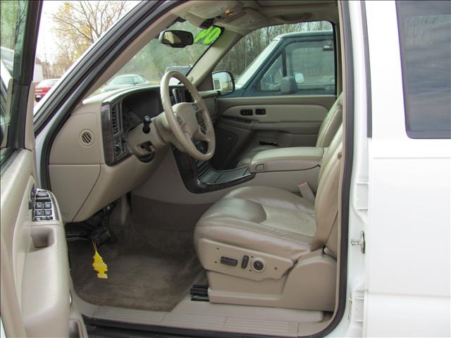 GMC Yukon XL 2004 photo 4