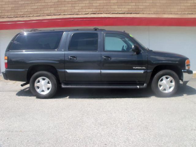 GMC Yukon XL 2004 photo 2