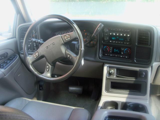 GMC Yukon XL 2004 photo 5