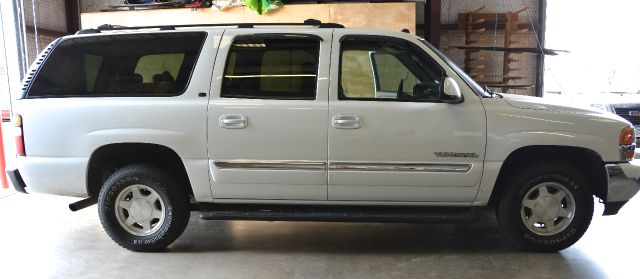 GMC Yukon XL 2004 photo 2