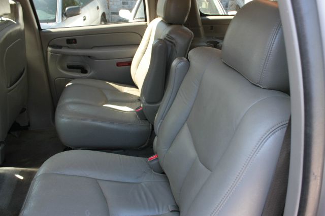 GMC Yukon XL 2004 photo 2