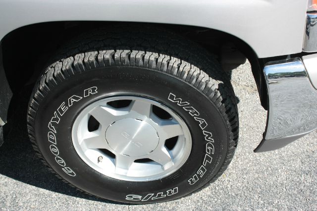 GMC Yukon XL 2004 photo 6