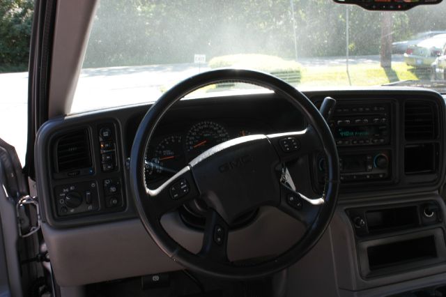 GMC Yukon XL 2004 photo 7