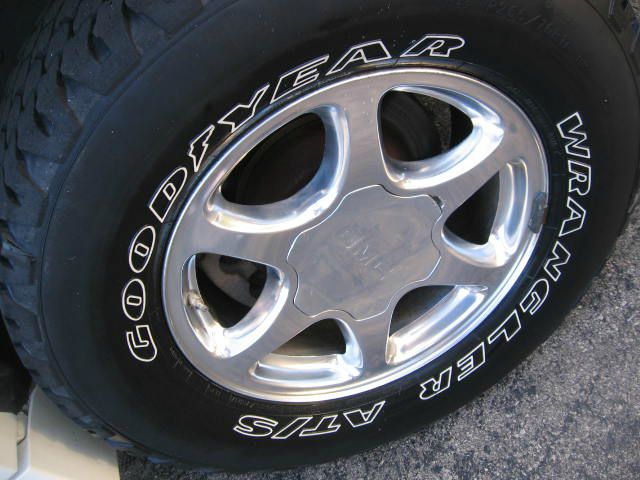 GMC Yukon XL 2004 photo 1