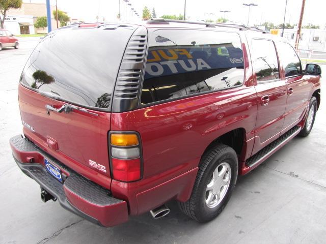GMC Yukon XL 2004 photo 3