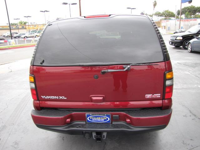 GMC Yukon XL 2004 photo 4