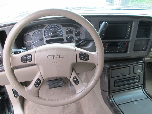 GMC Yukon XL 2004 photo 7