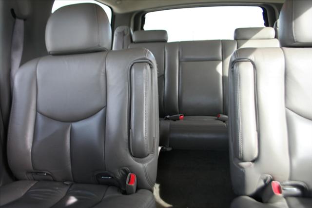 GMC Yukon XL 2004 photo 2