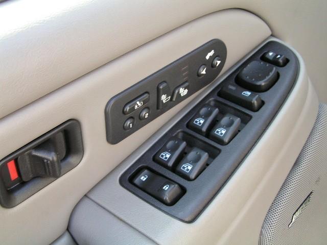 GMC Yukon XL 2004 photo 3