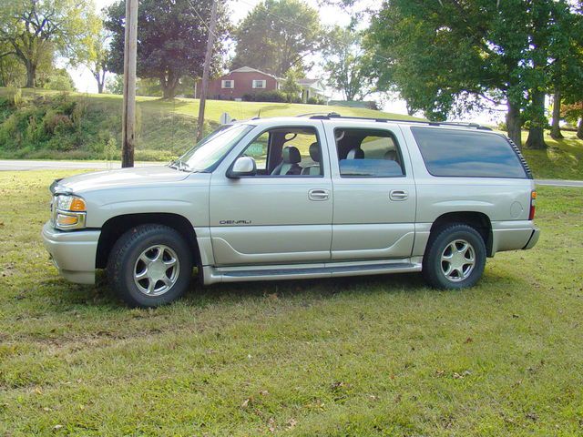 GMC Yukon XL EX Sedan 4D SUV