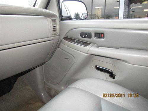 GMC Yukon XL 2005 photo 2