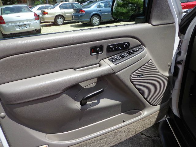 GMC Yukon XL 2005 photo 12