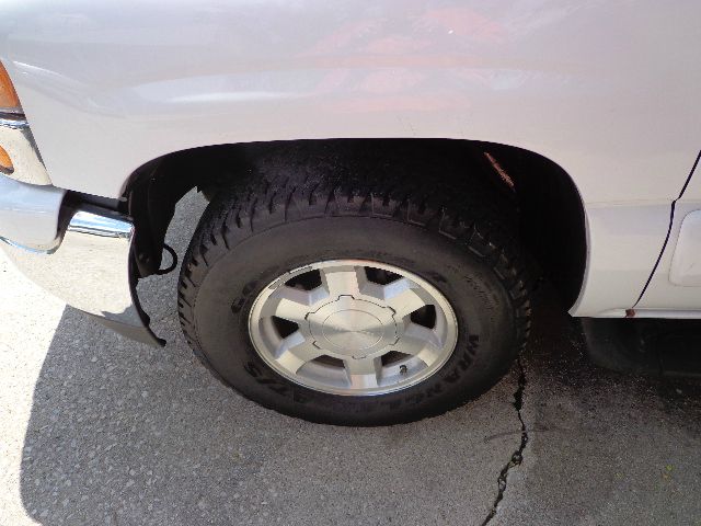 GMC Yukon XL 2005 photo 2