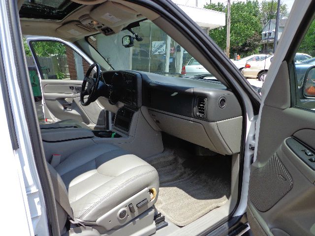 GMC Yukon XL 2005 photo 3