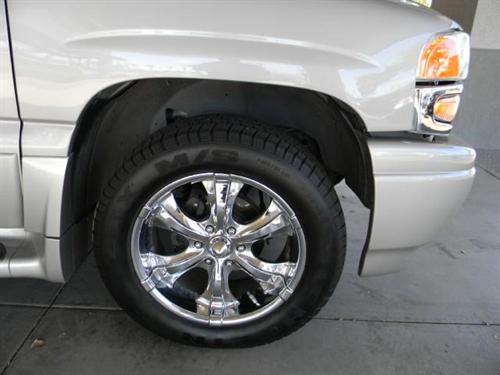 GMC Yukon XL 2005 photo 2