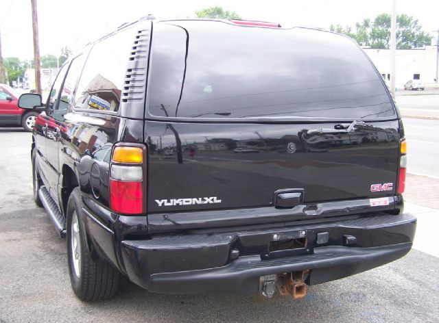 GMC Yukon XL 2005 photo 1